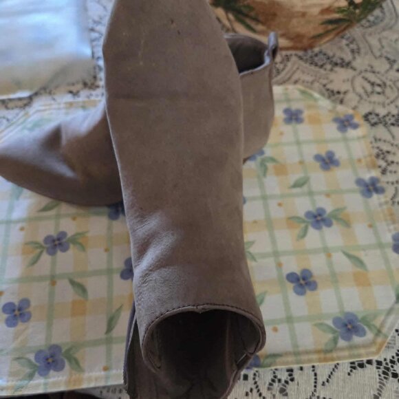 Old Navy faux suade Tan Booties size 8 - Picture 8 of 12